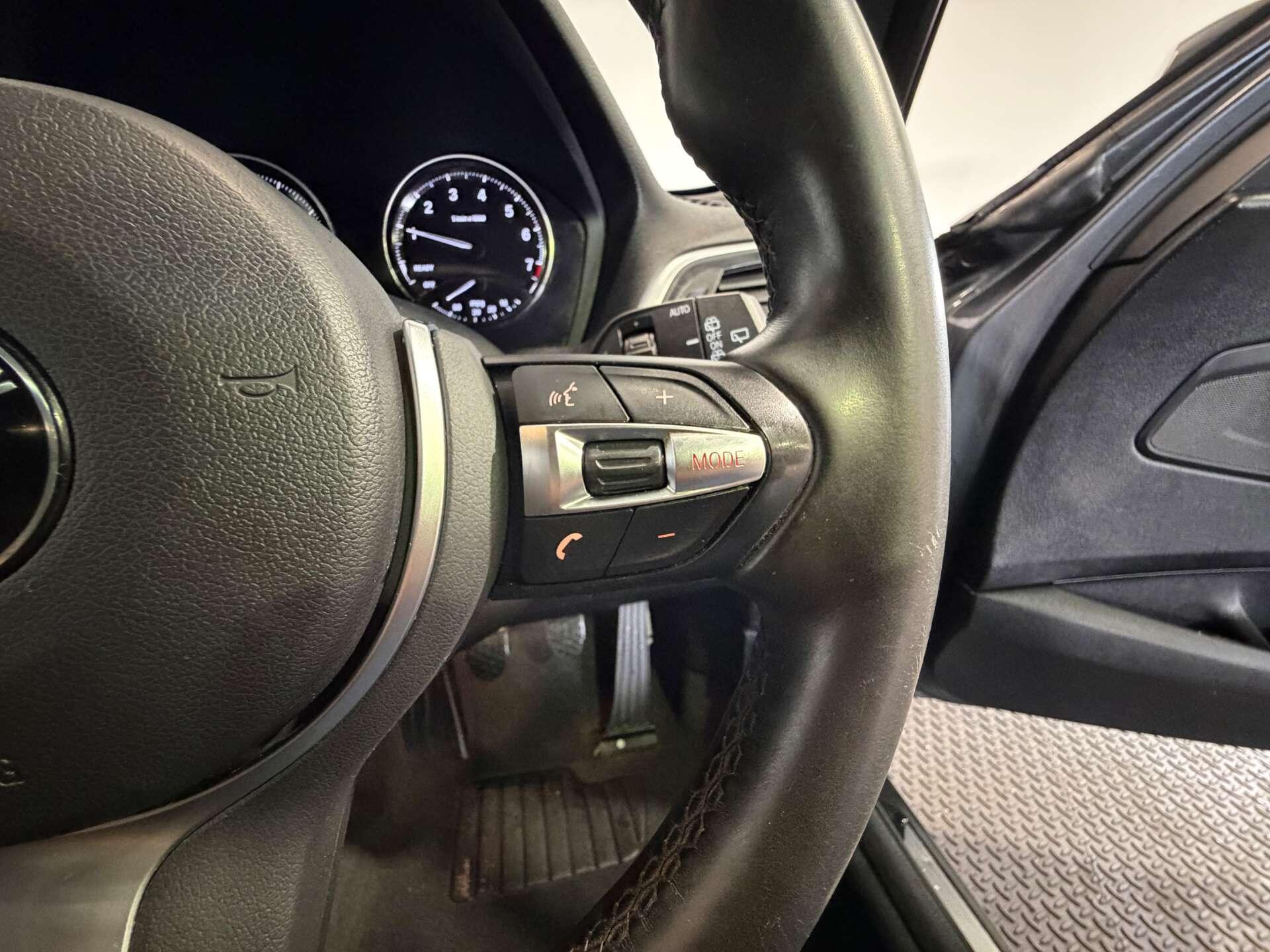BMW 1 Series view 26
