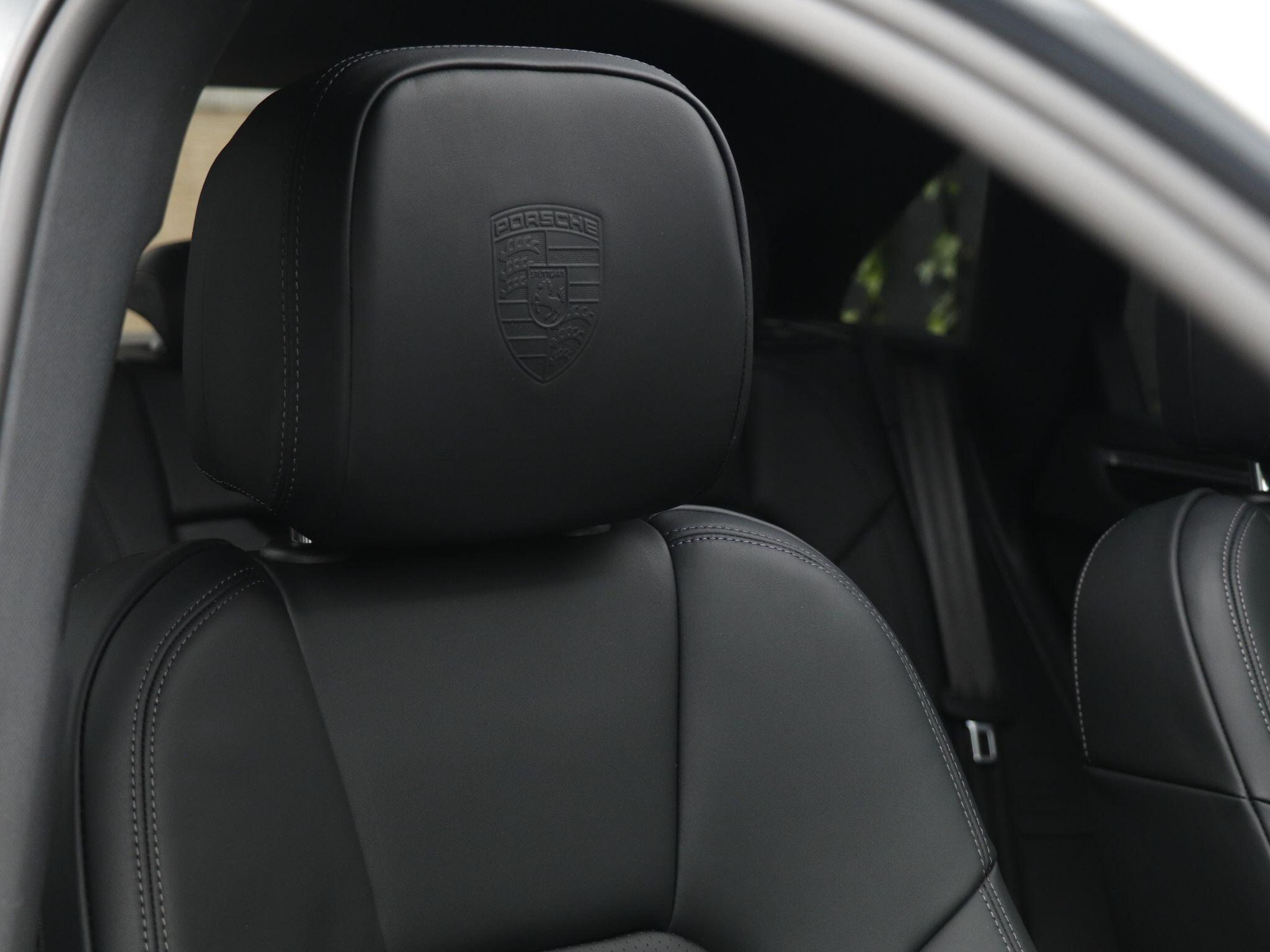 Porsche Macan view 65