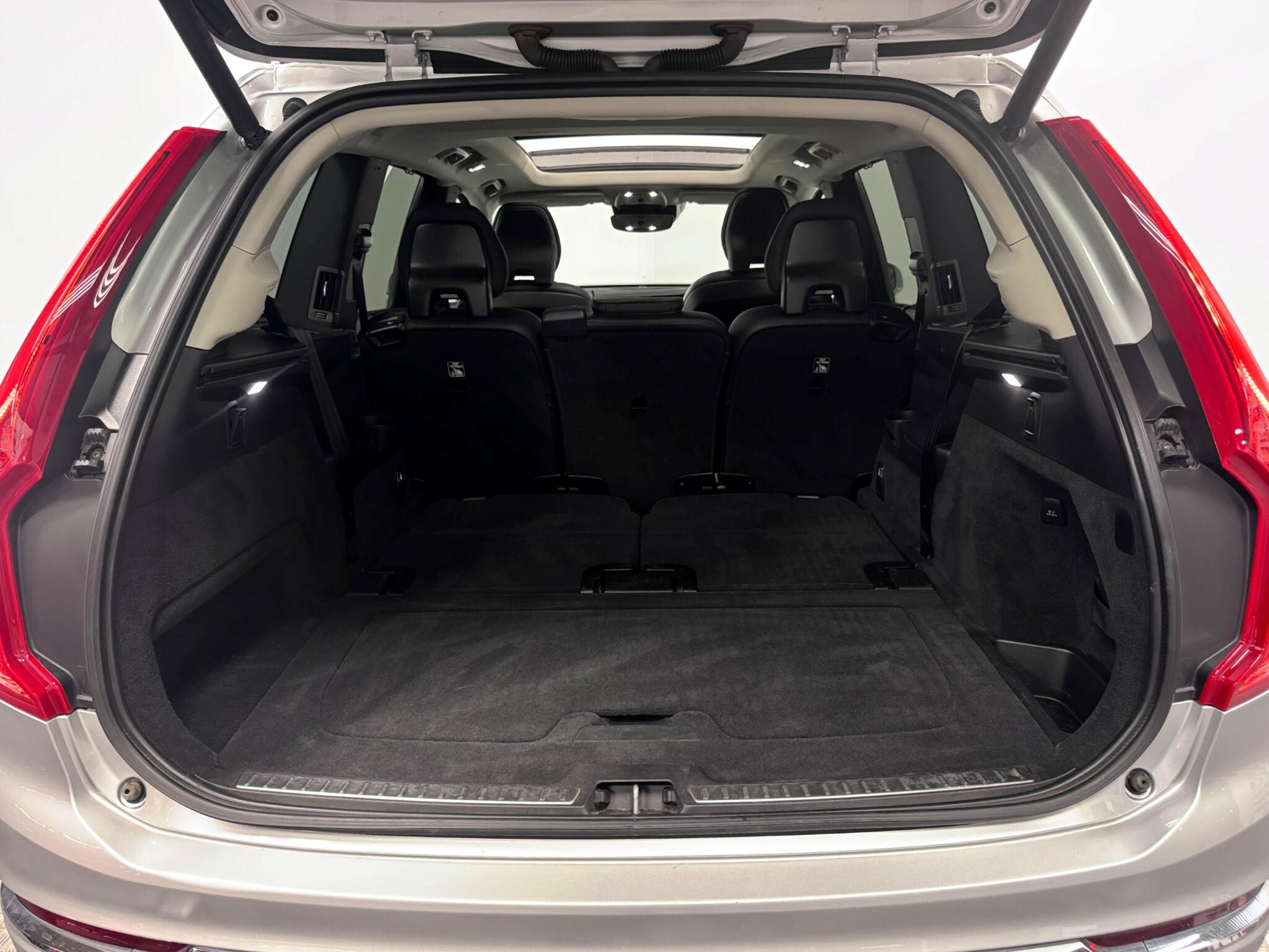 Volvo XC90 view 7