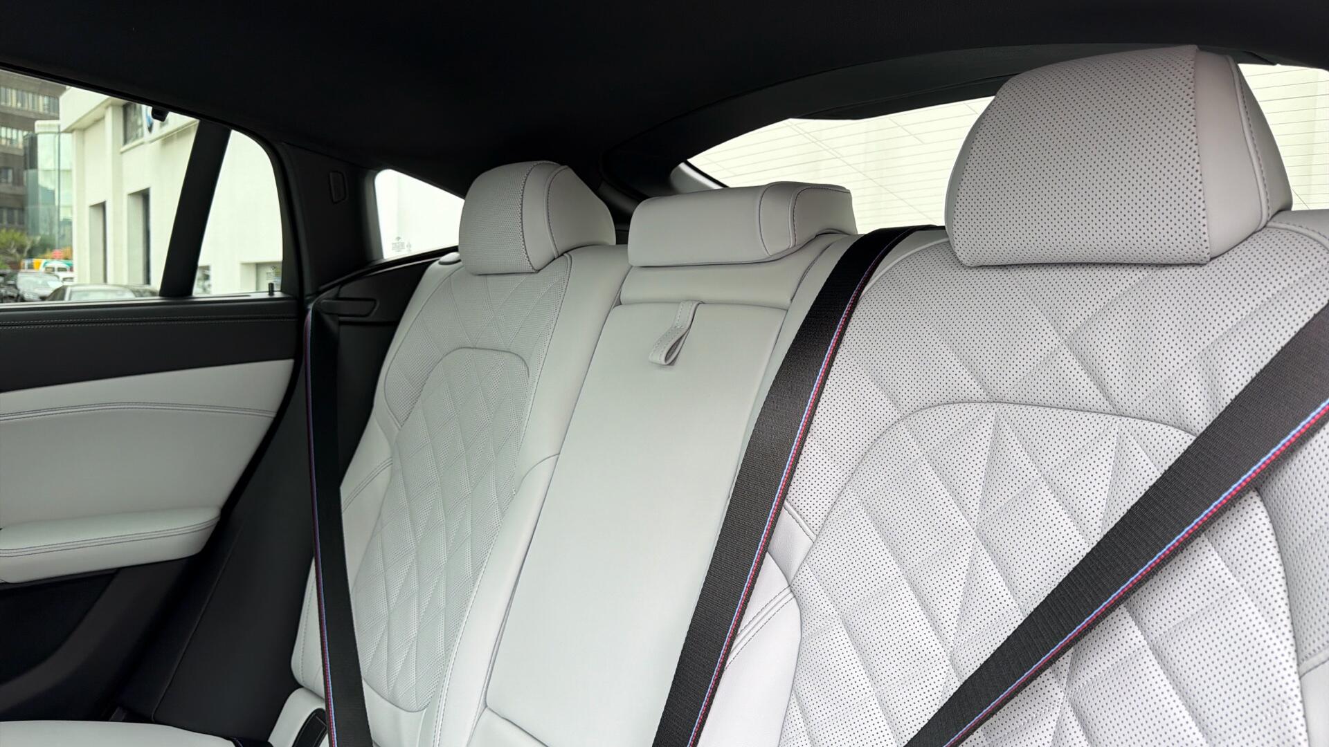 BMW X6 view 49