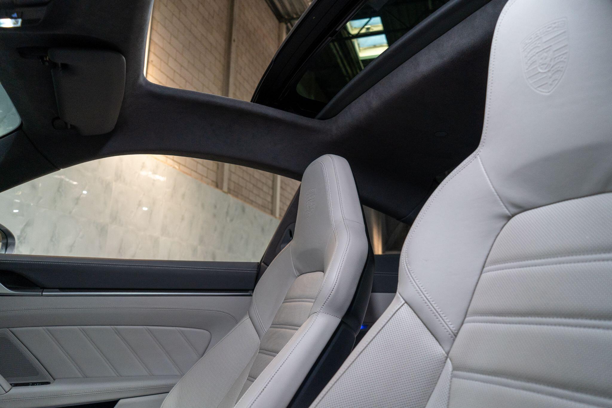 Porsche 911 view 13