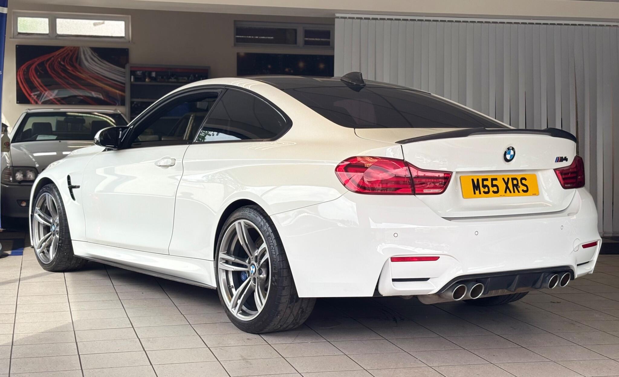 BMW M4 view 4