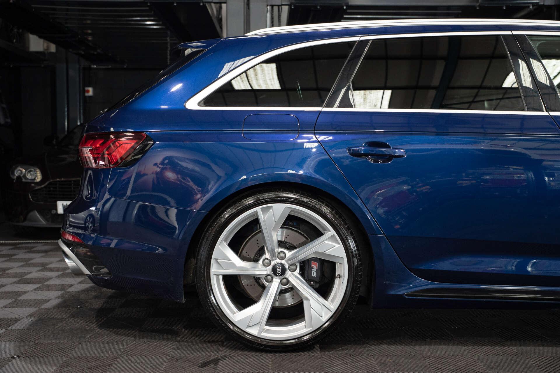 Audi RS4 Avant view 31