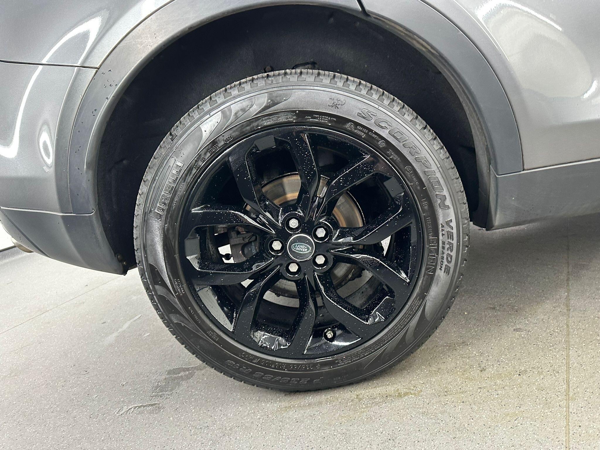 Land Rover Discovery Sport view 17