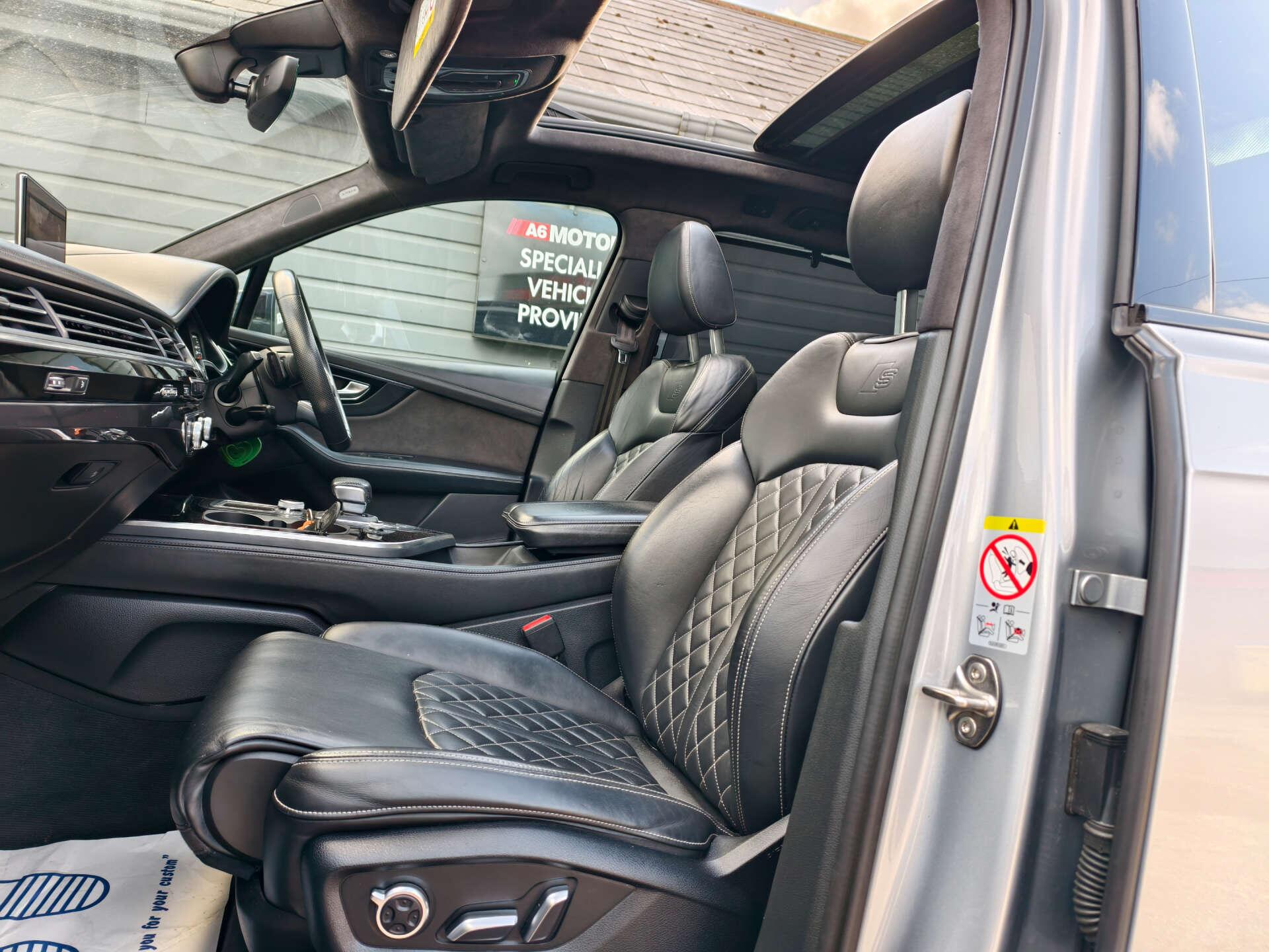 Audi Q7 view 22