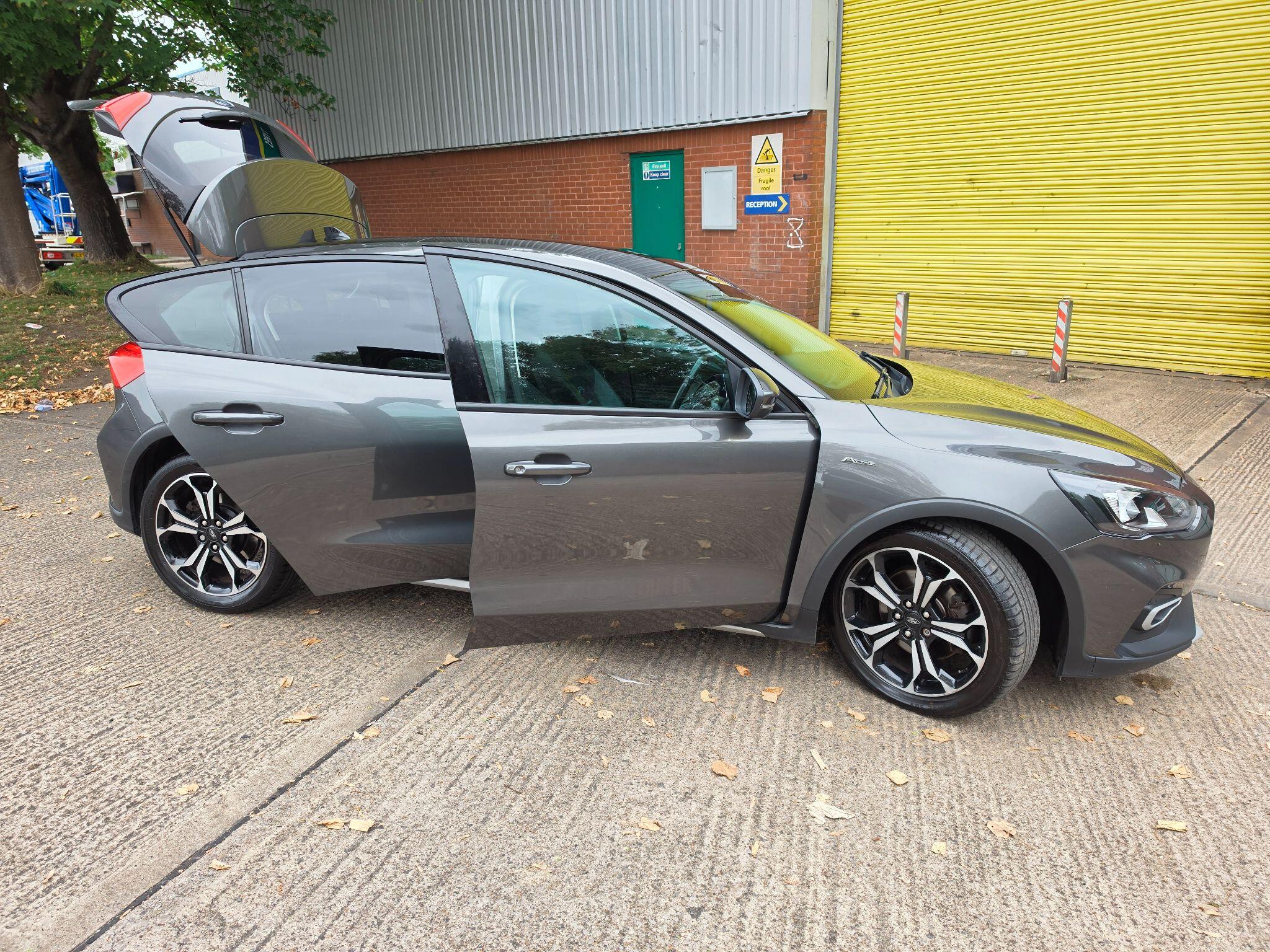 Ford Focus view 16
