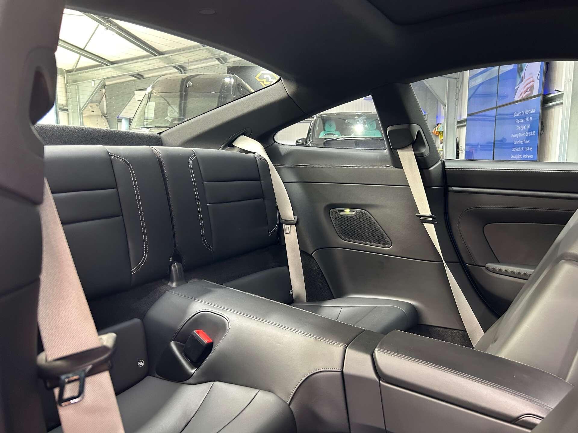 Porsche 911 view 40
