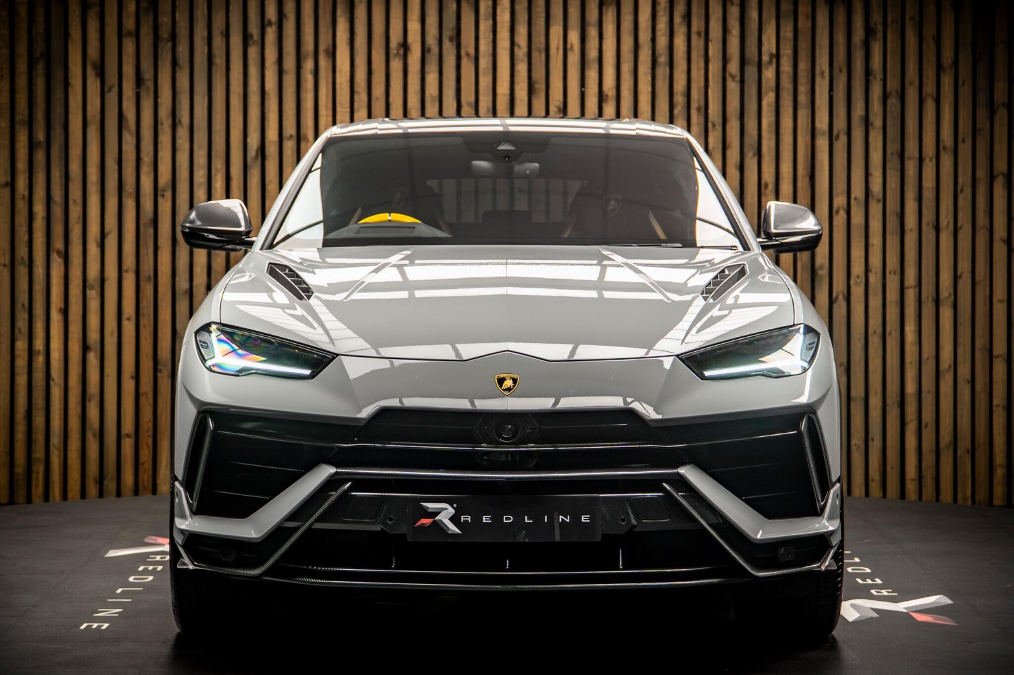 Lamborghini Urus view 5