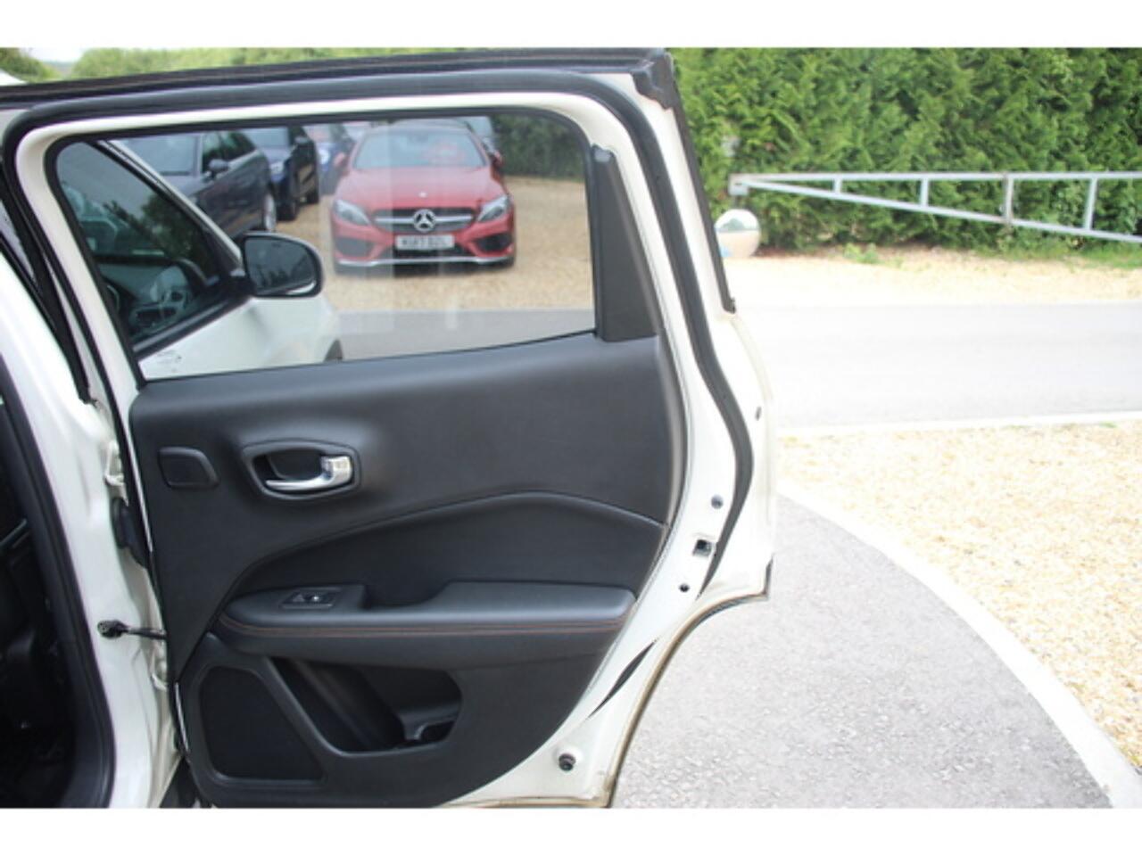 Jeep Compass view 39