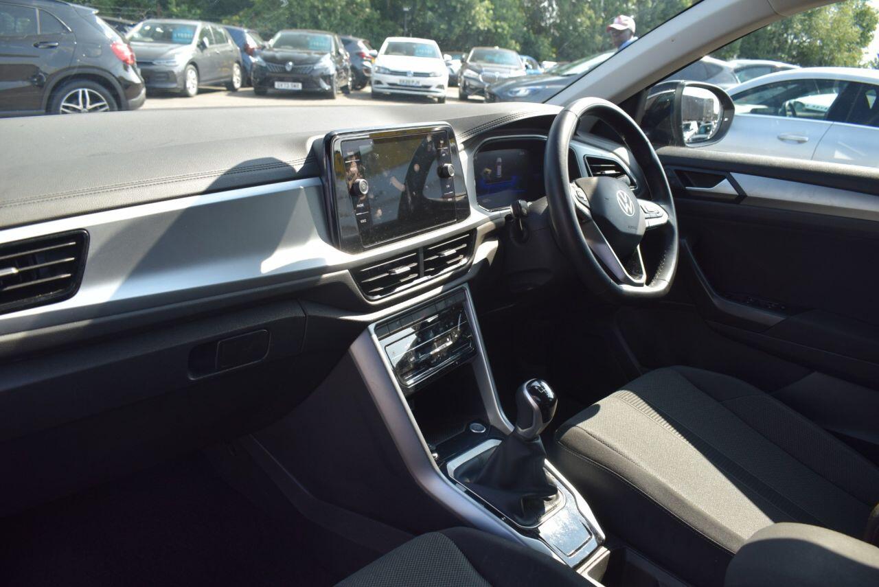 Volkswagen T-Roc view 15