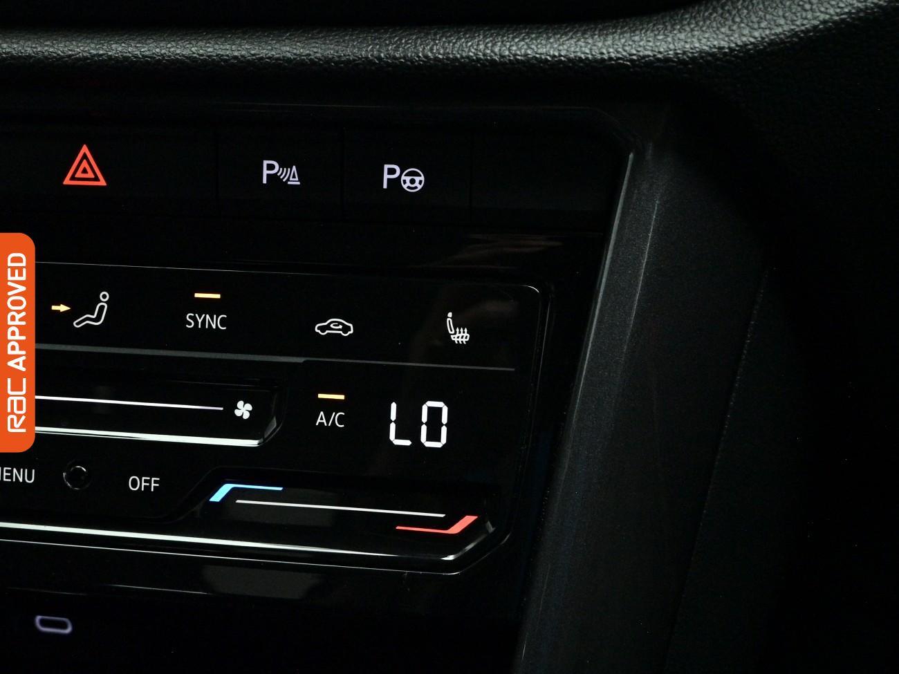 Volkswagen T-Roc view 15