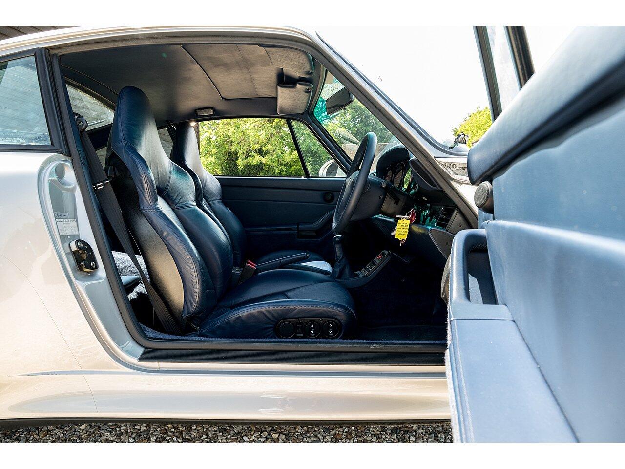 Porsche 911 view 26