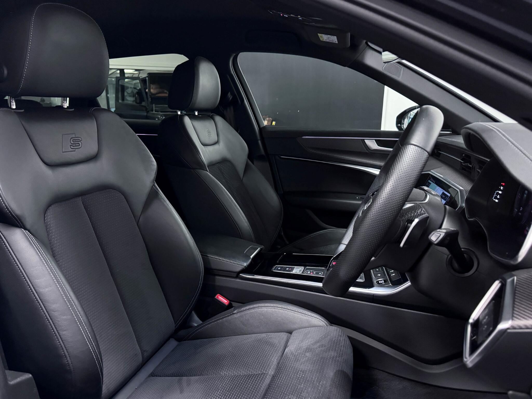 Audi A6 view 28