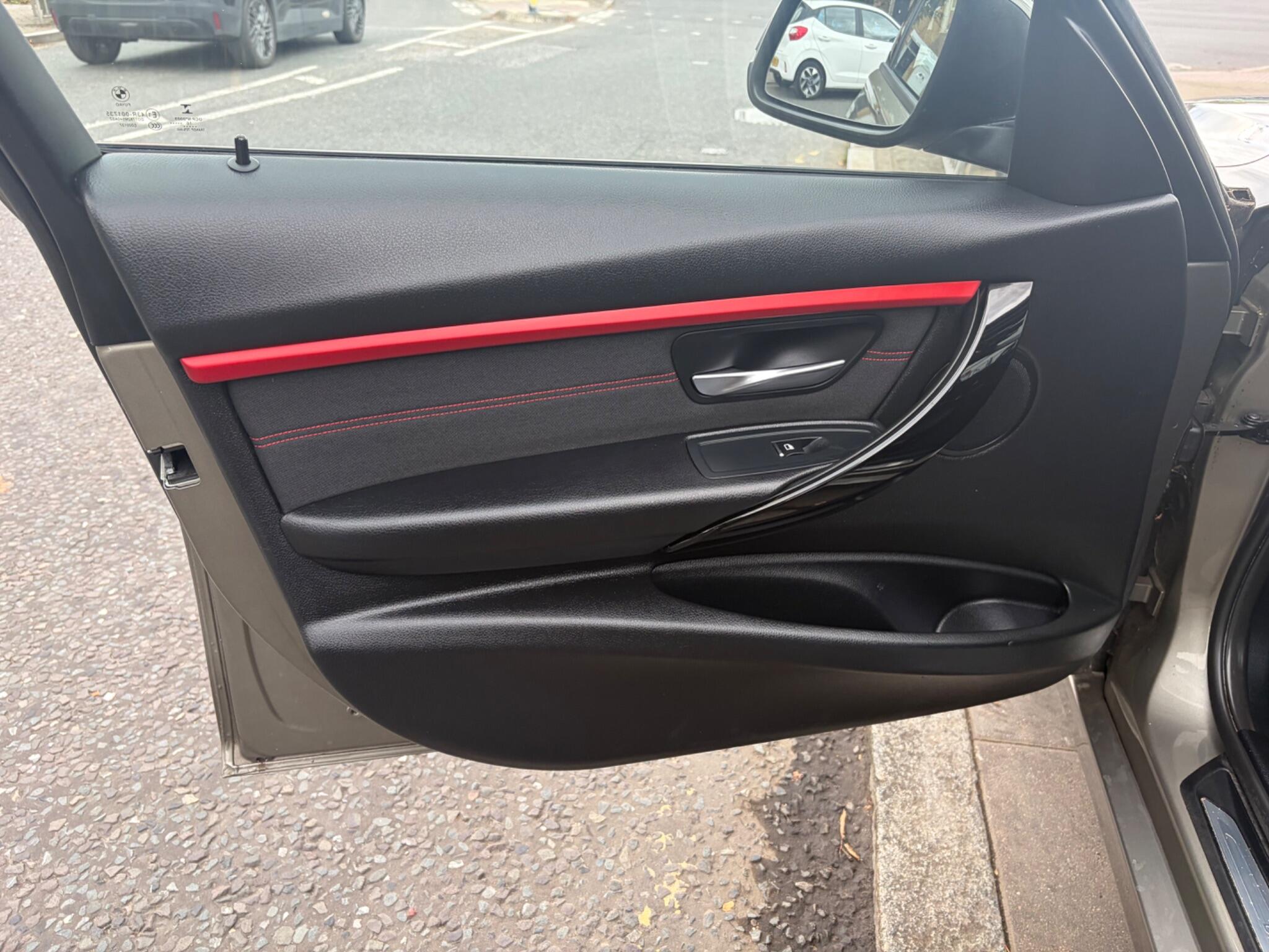 BMW 3 Series view 85
