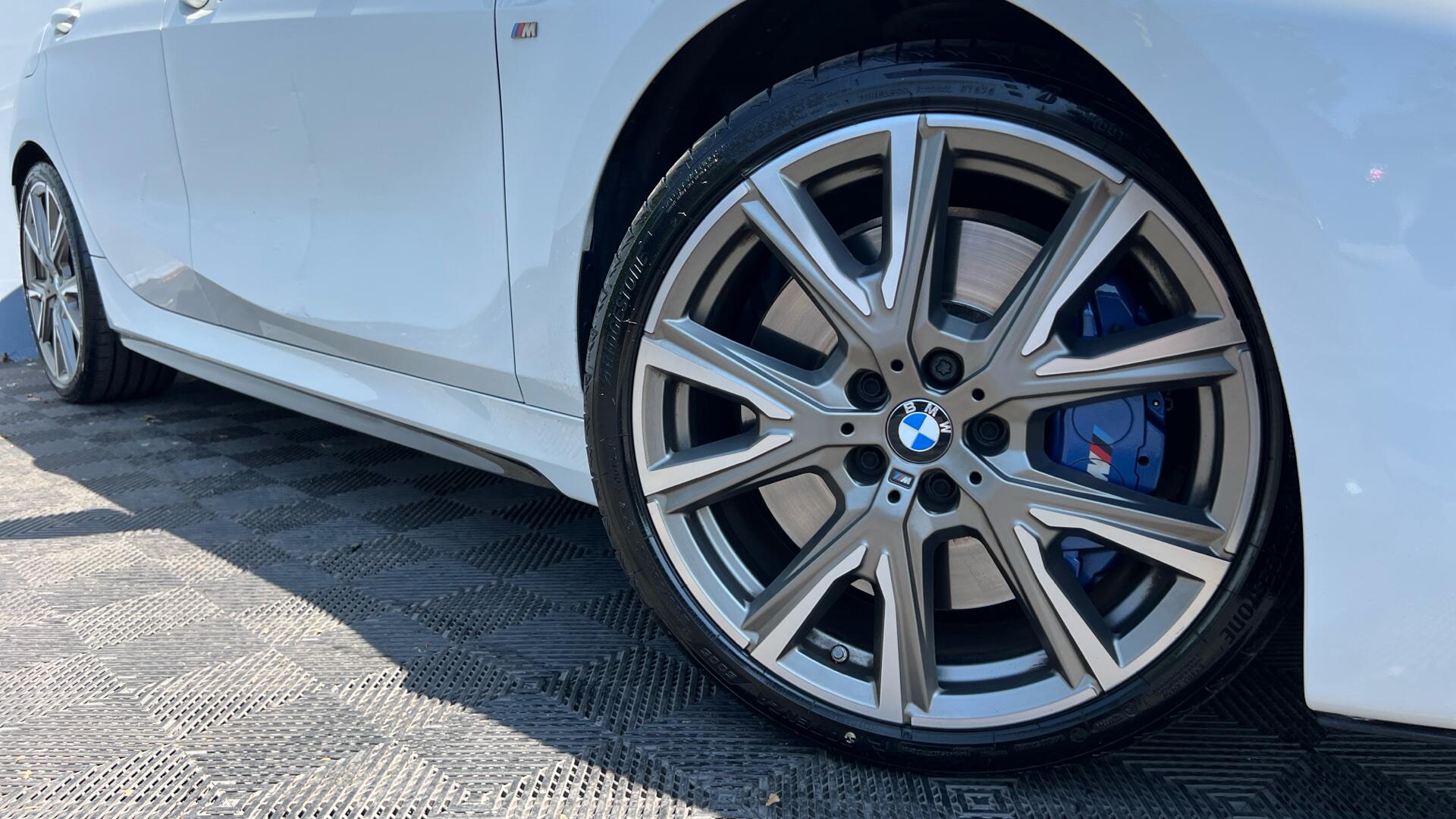 BMW 1 Series view 25