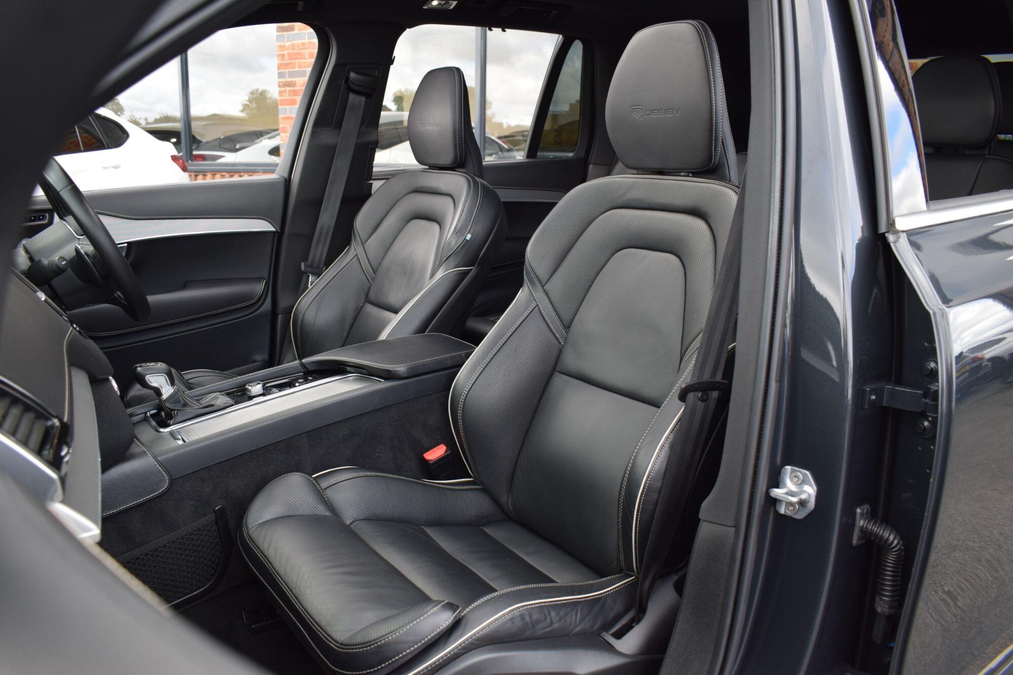 Volvo XC90 view 32