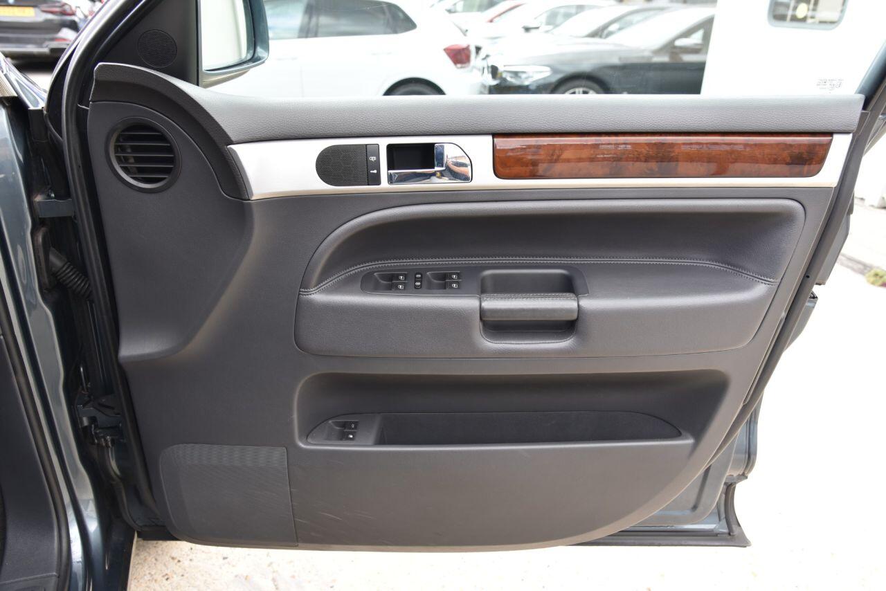 Volkswagen Touareg view 49