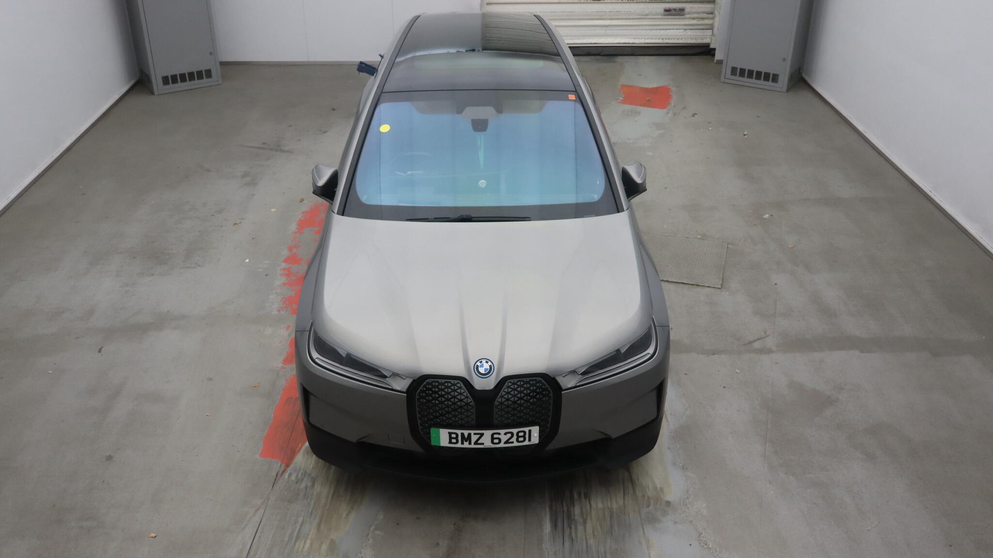 BMW Ix view 7