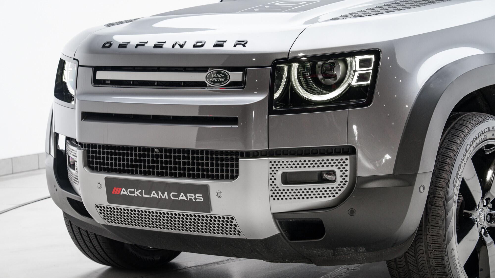 Land Rover Defender 110 view 10