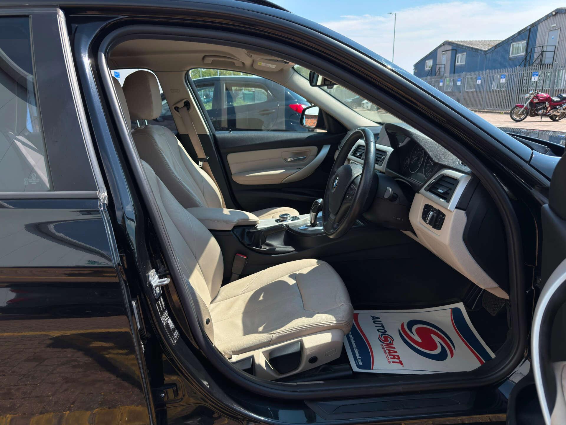 BMW 3 Series view 22