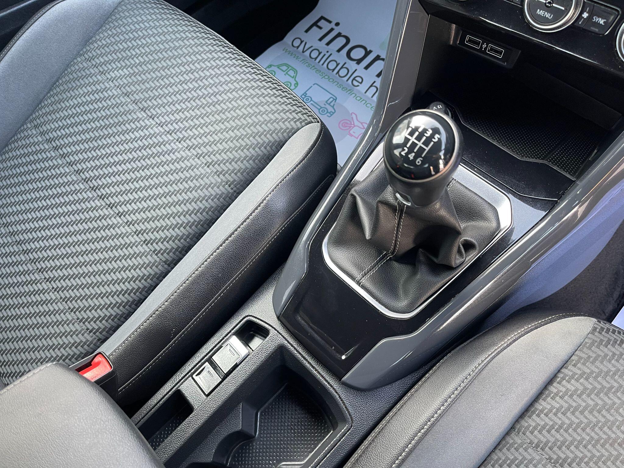 Volkswagen T-Roc view 31
