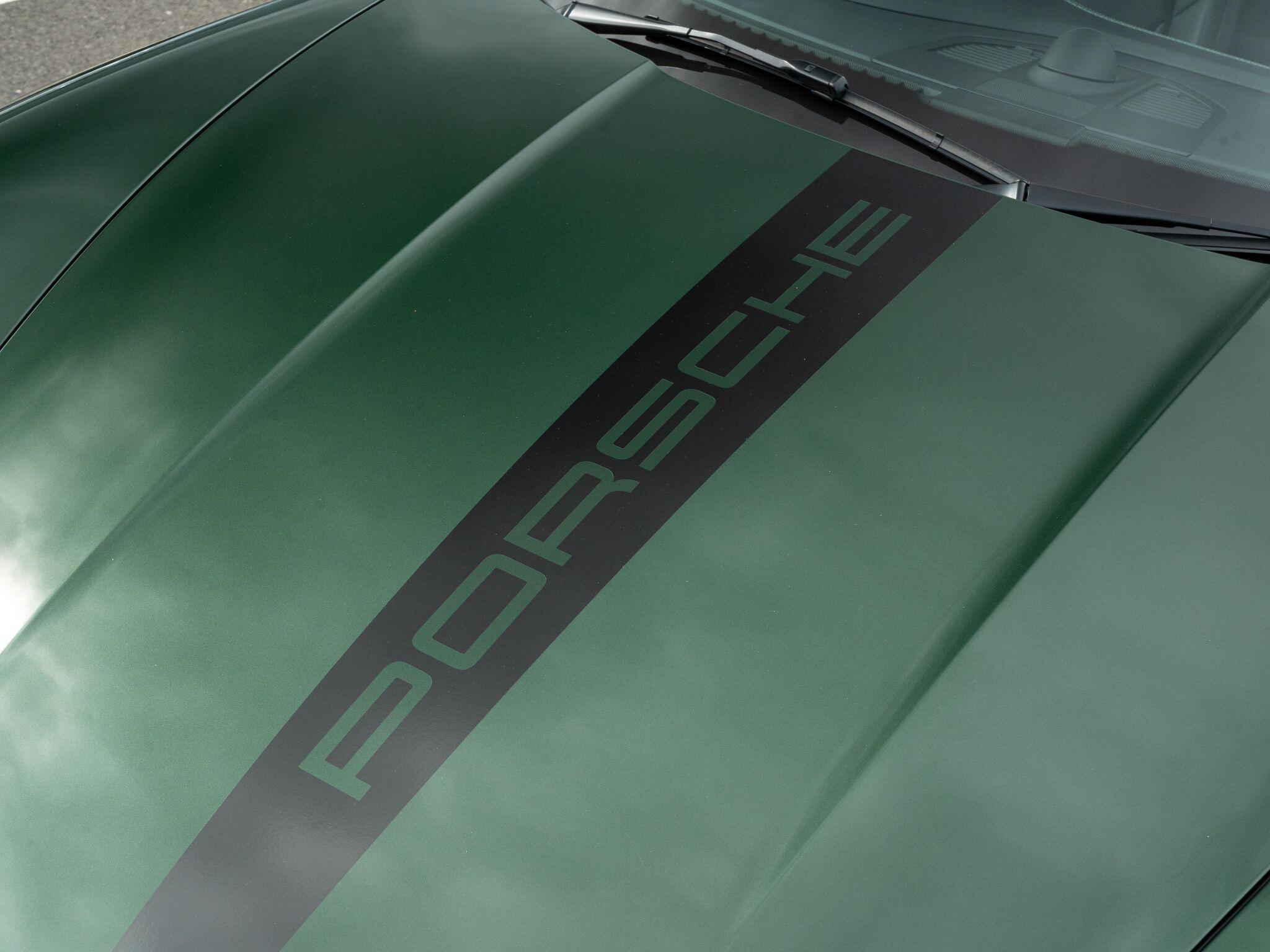 Porsche 911 view 10