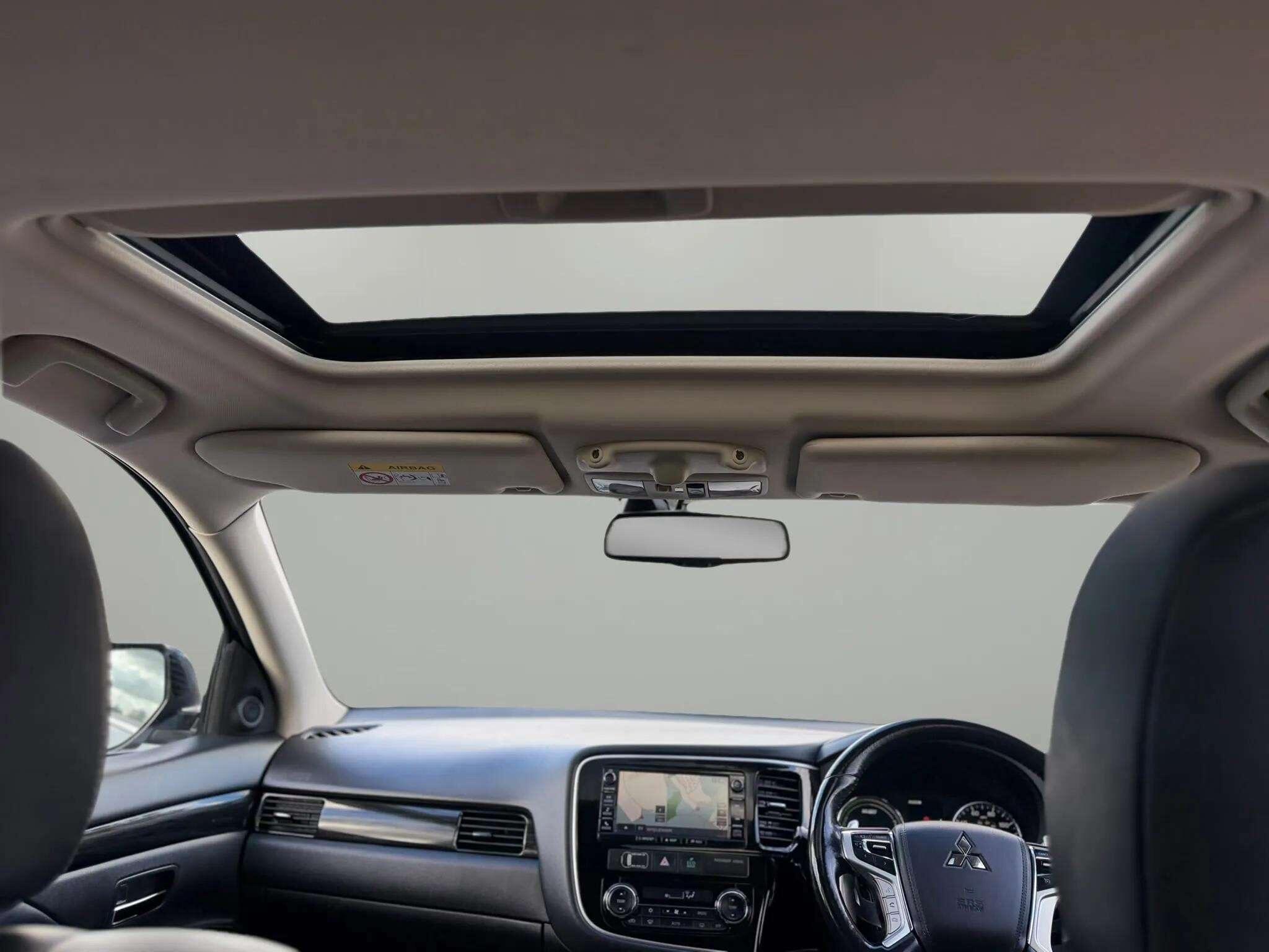 Mitsubishi Outlander view 29