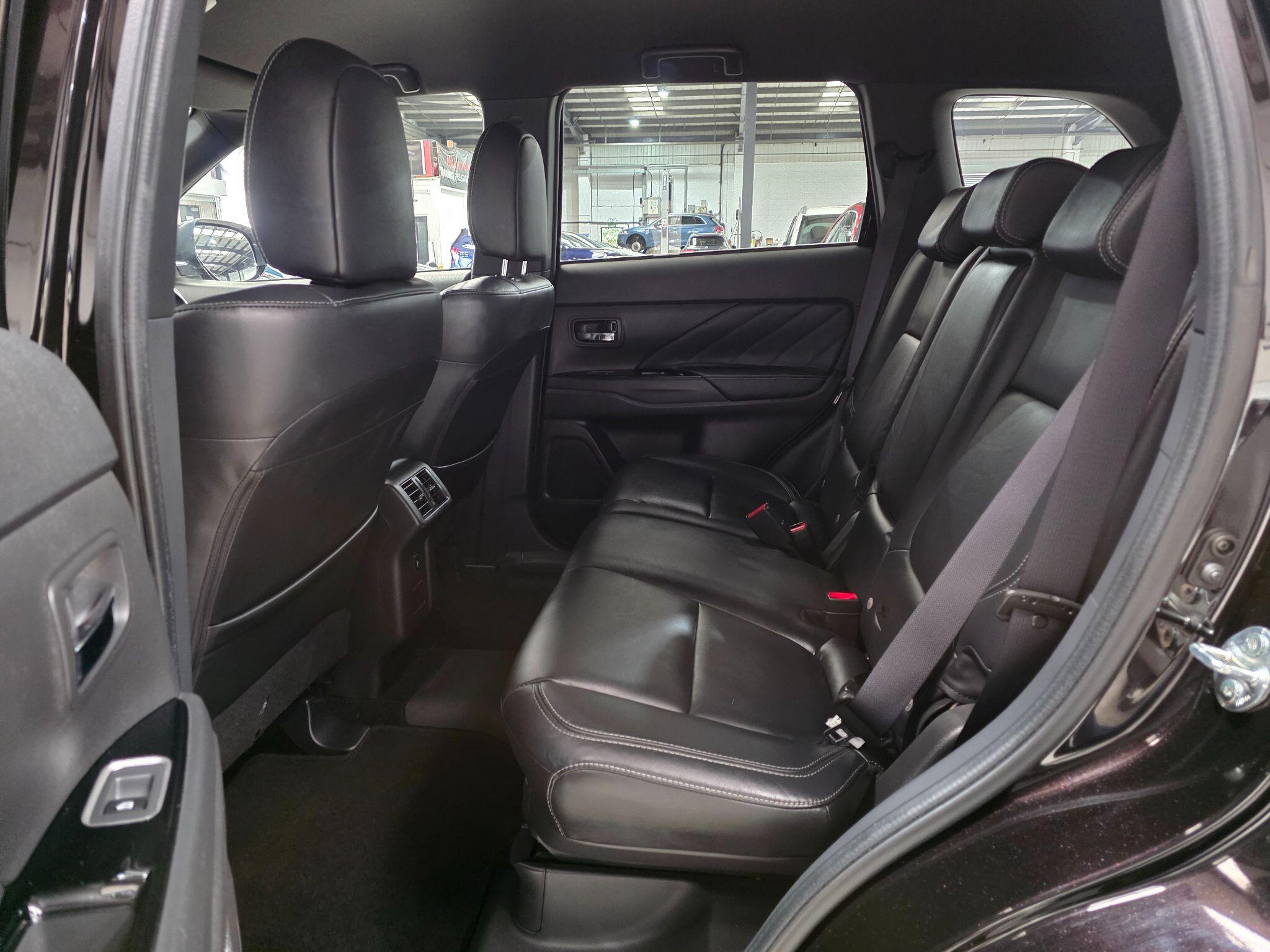Mitsubishi Outlander view 24
