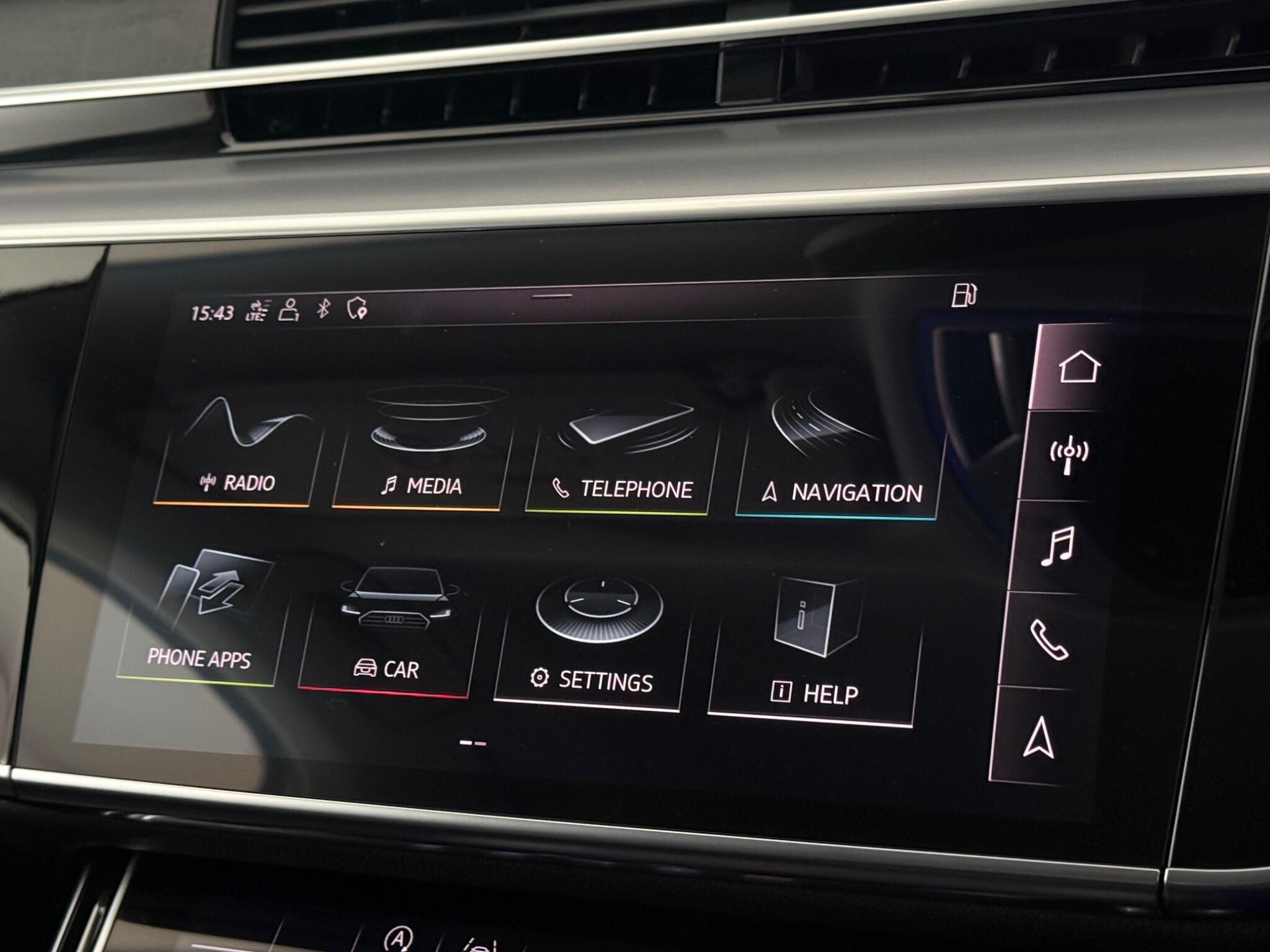 Audi A8 view 24