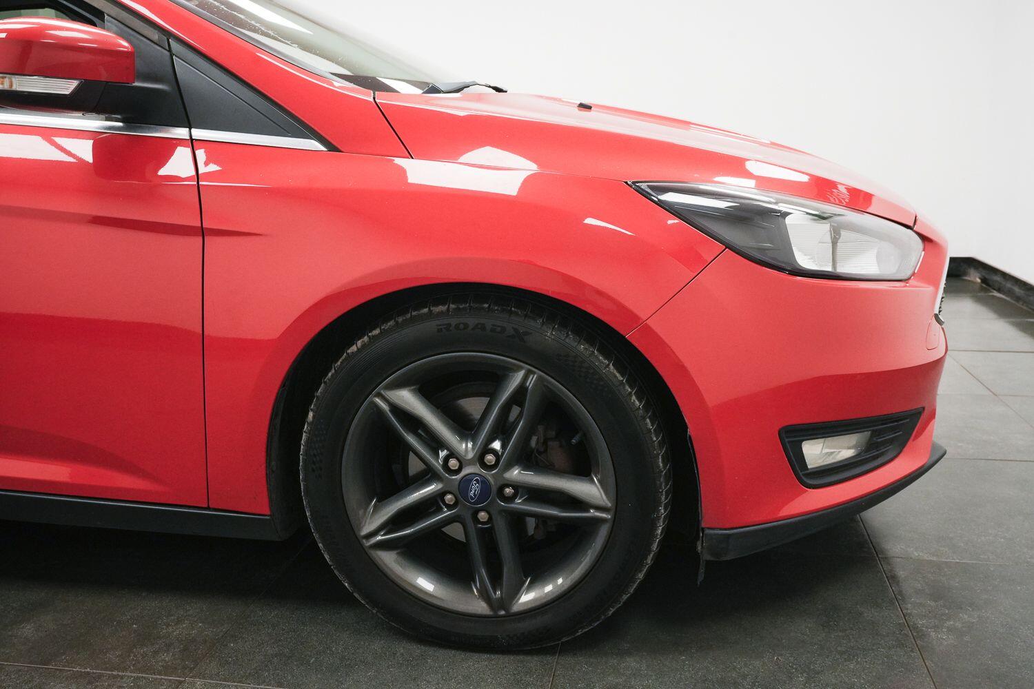 Ford Focus view 5