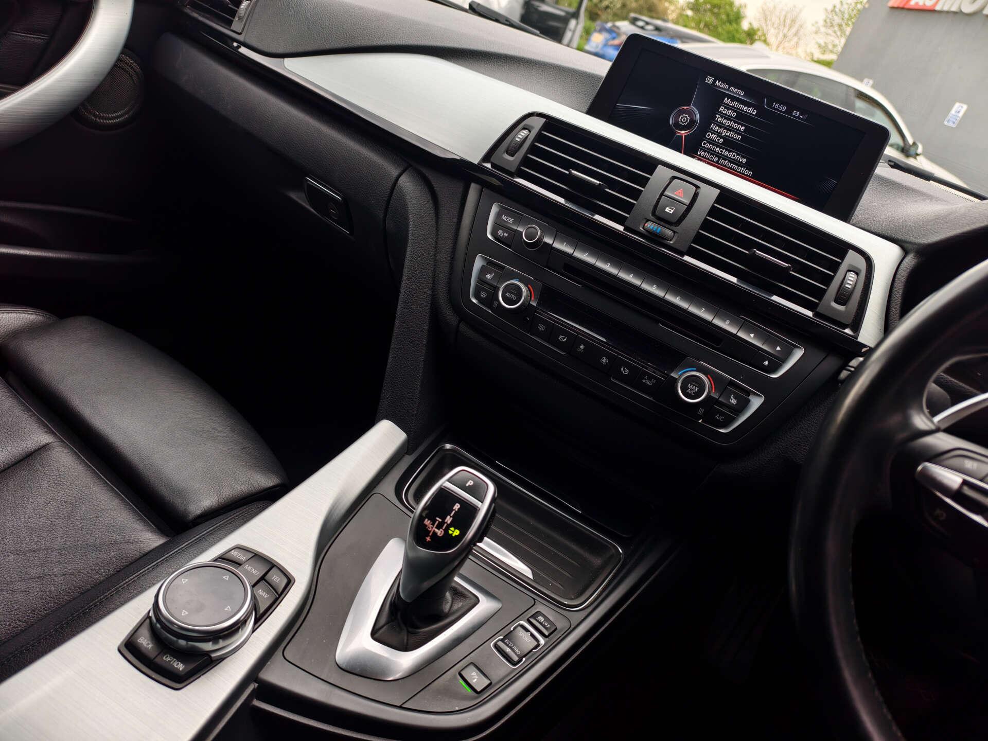 BMW 3 Series view 34