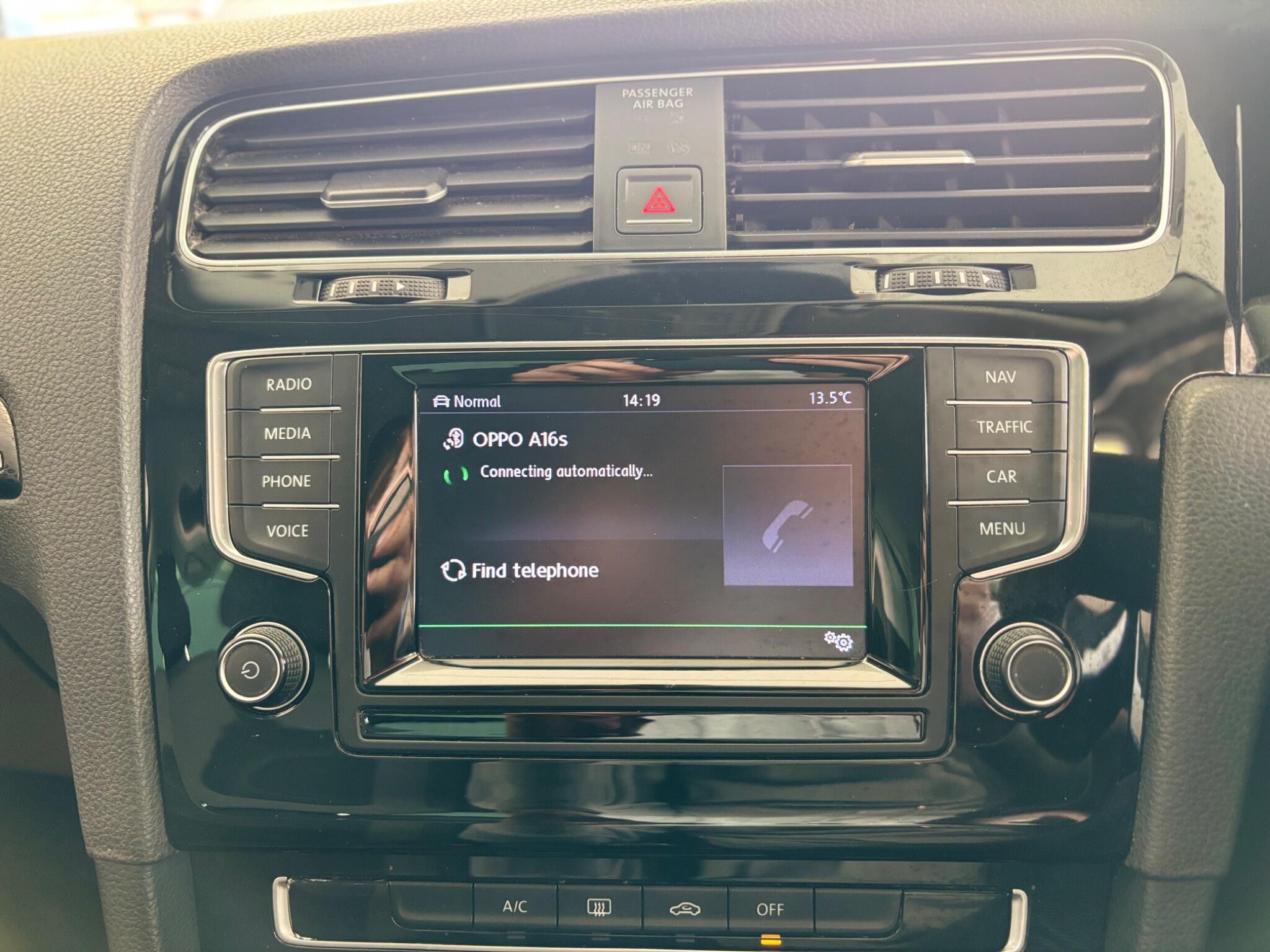 Volkswagen Golf view 18