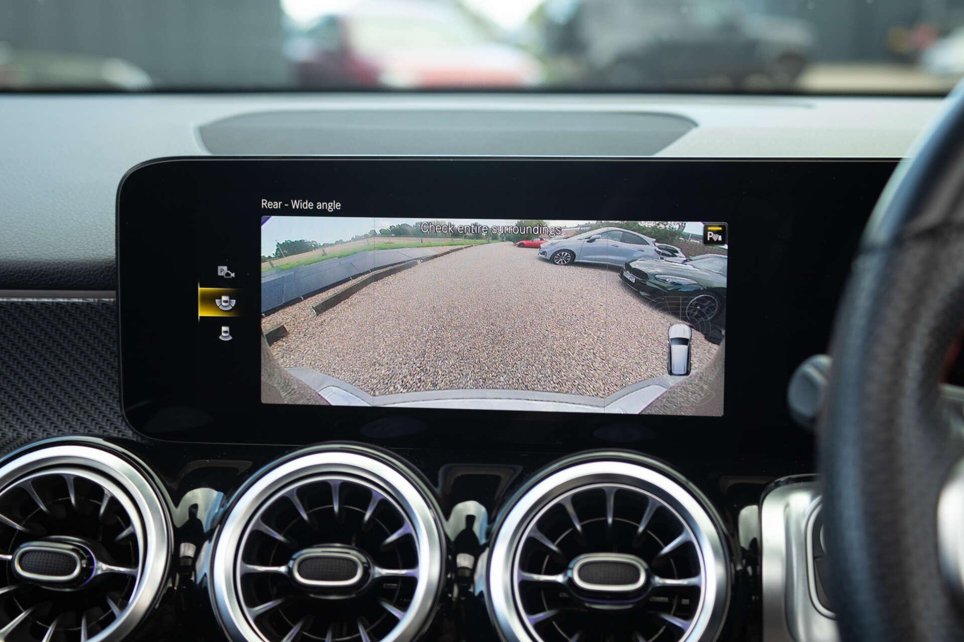 Mercedes-Benz GLB view 70
