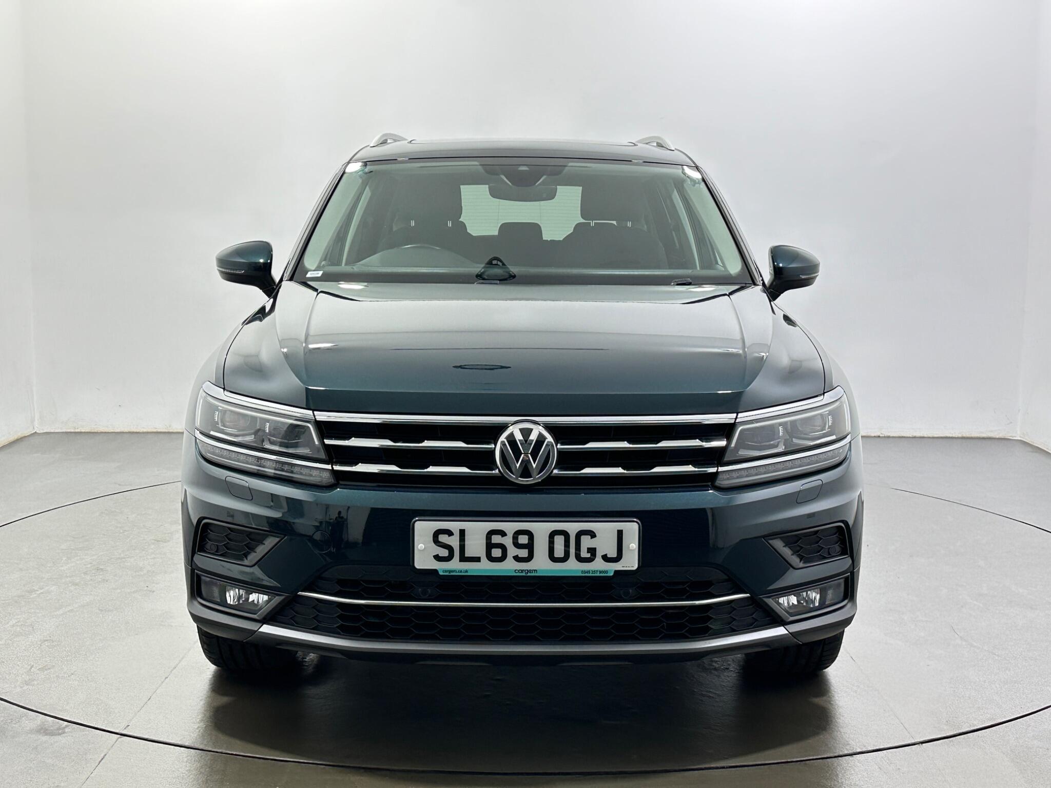 Volkswagen Tiguan Allspace view 3