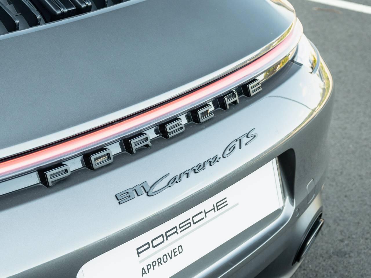 Porsche 911 view 15