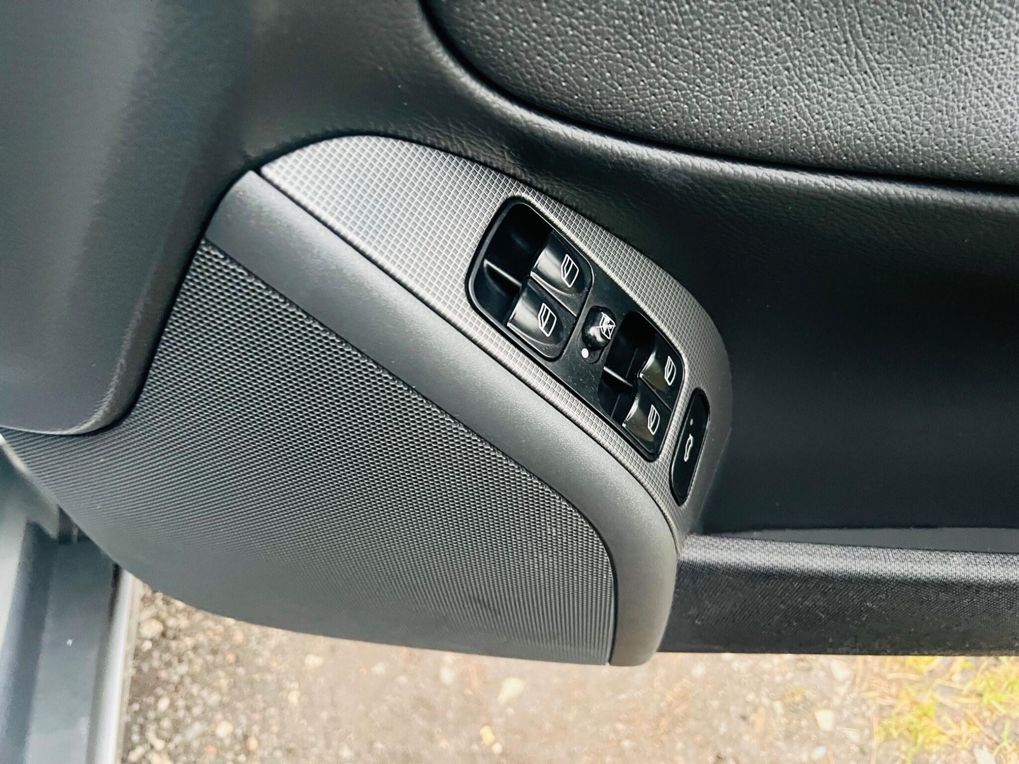 2004 Mercedes-Benz C Class image 21