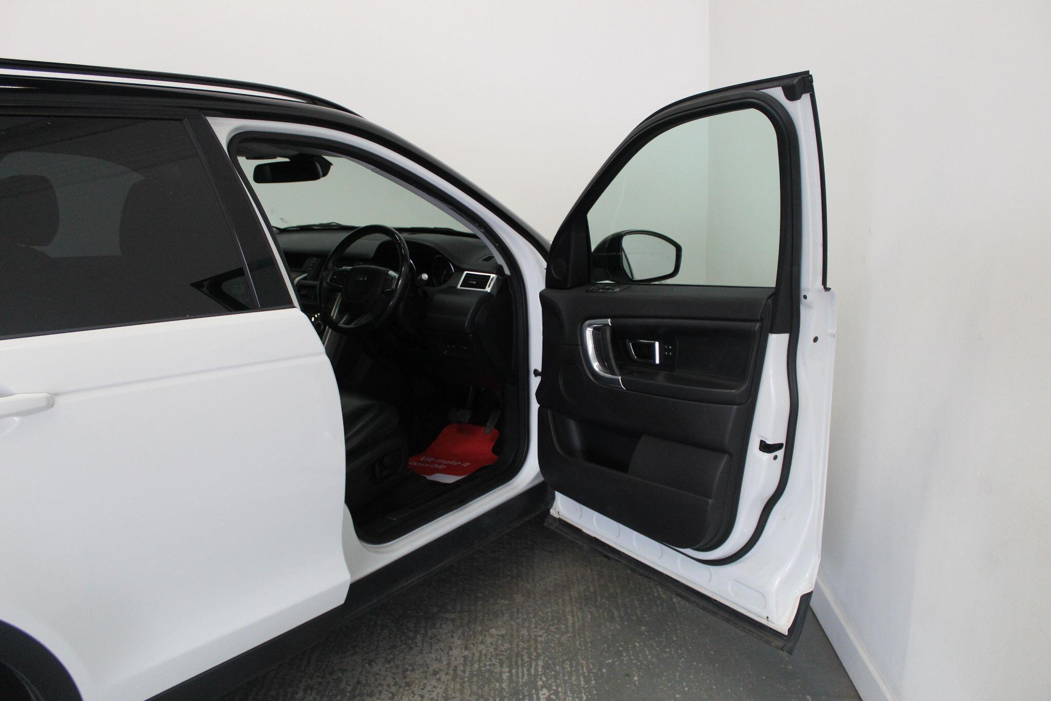 Land Rover Discovery Sport view 26