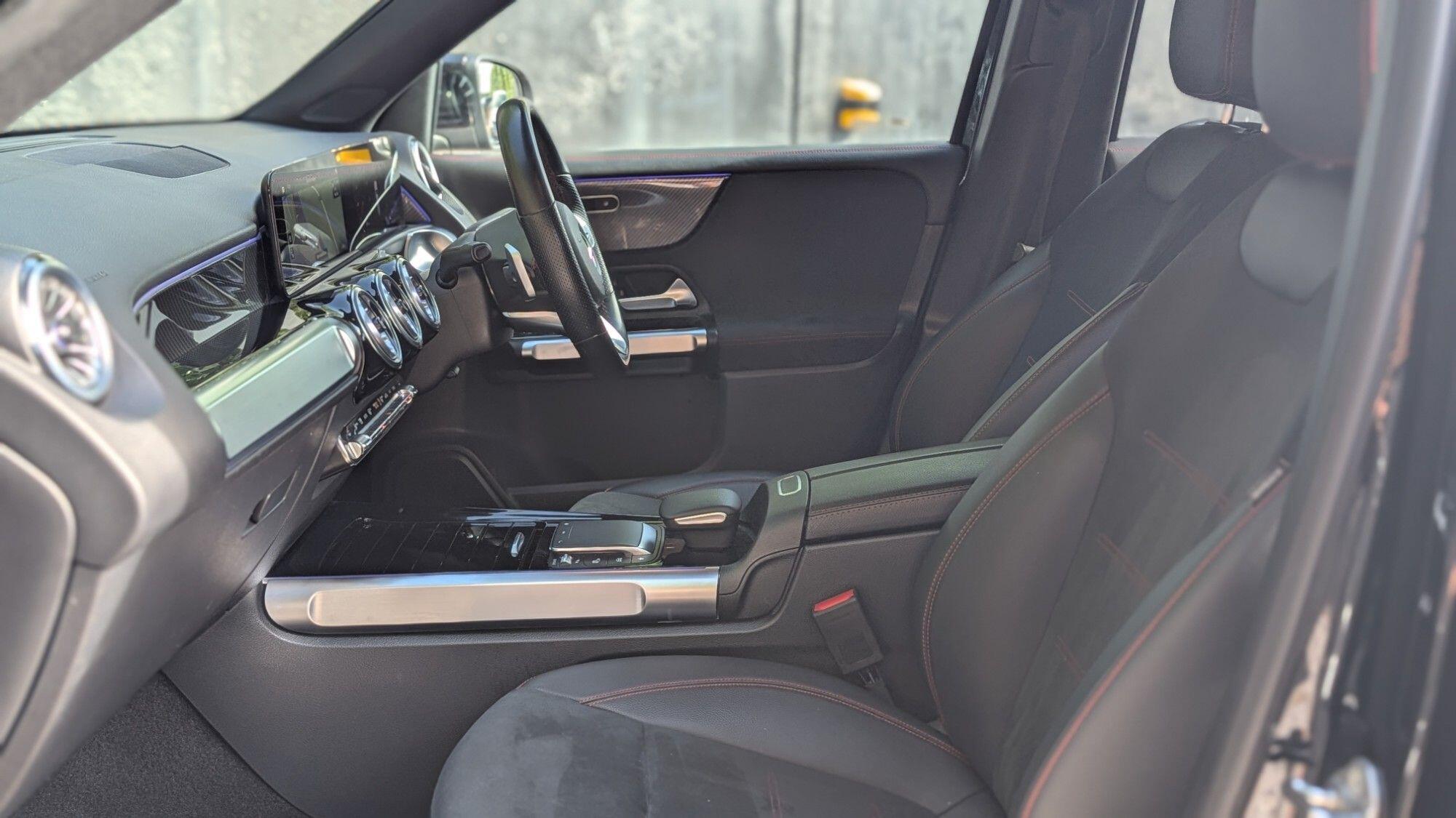 Mercedes-Benz GLB view 12
