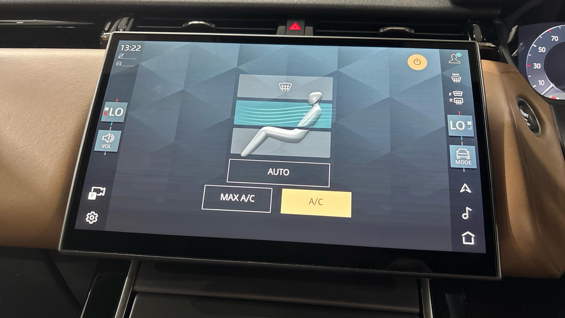 Land Rover Range Rover Velar view 53