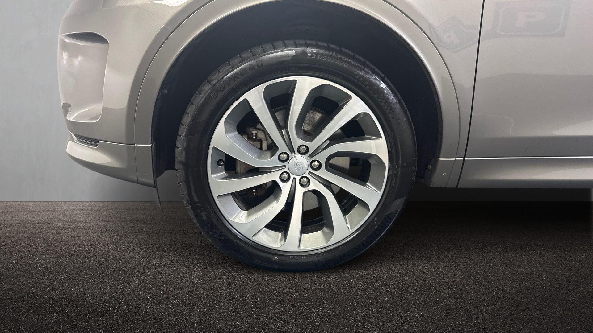 Land Rover Discovery Sport view 8