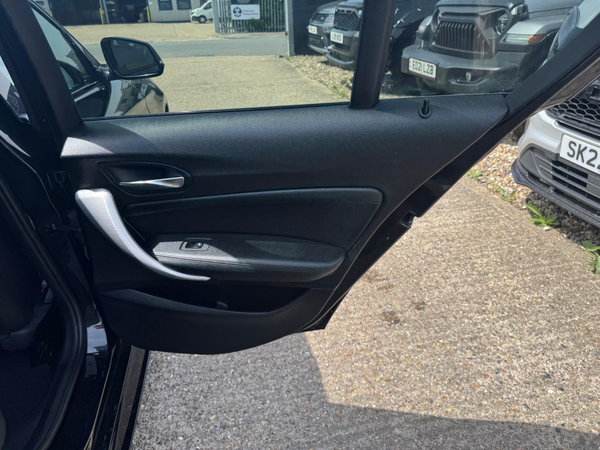BMW 1 Series view 41