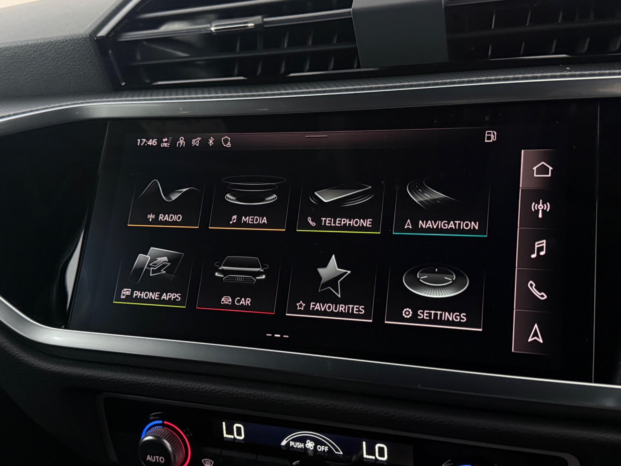 Audi Q3 view 27