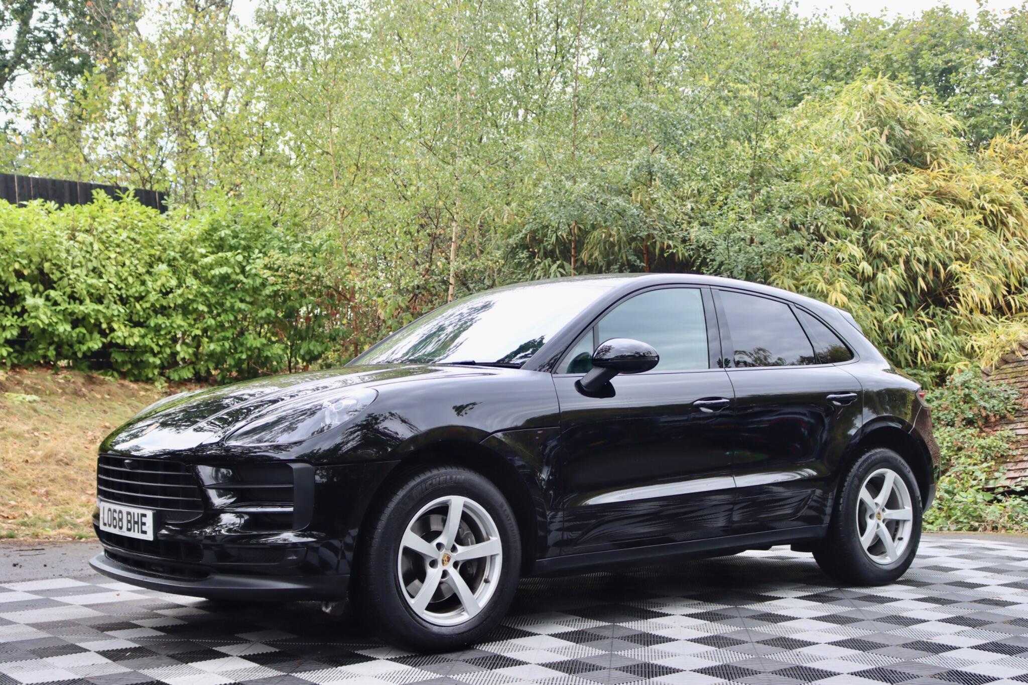 Porsche Macan view 20