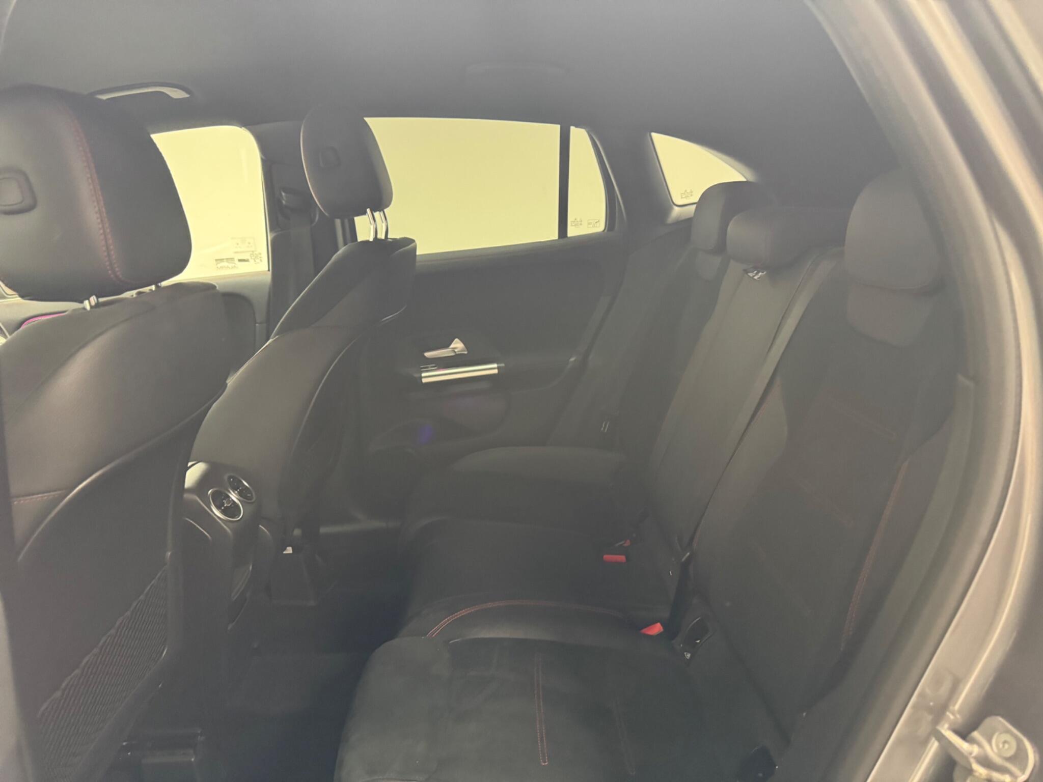 Mercedes-Benz Gla view 10