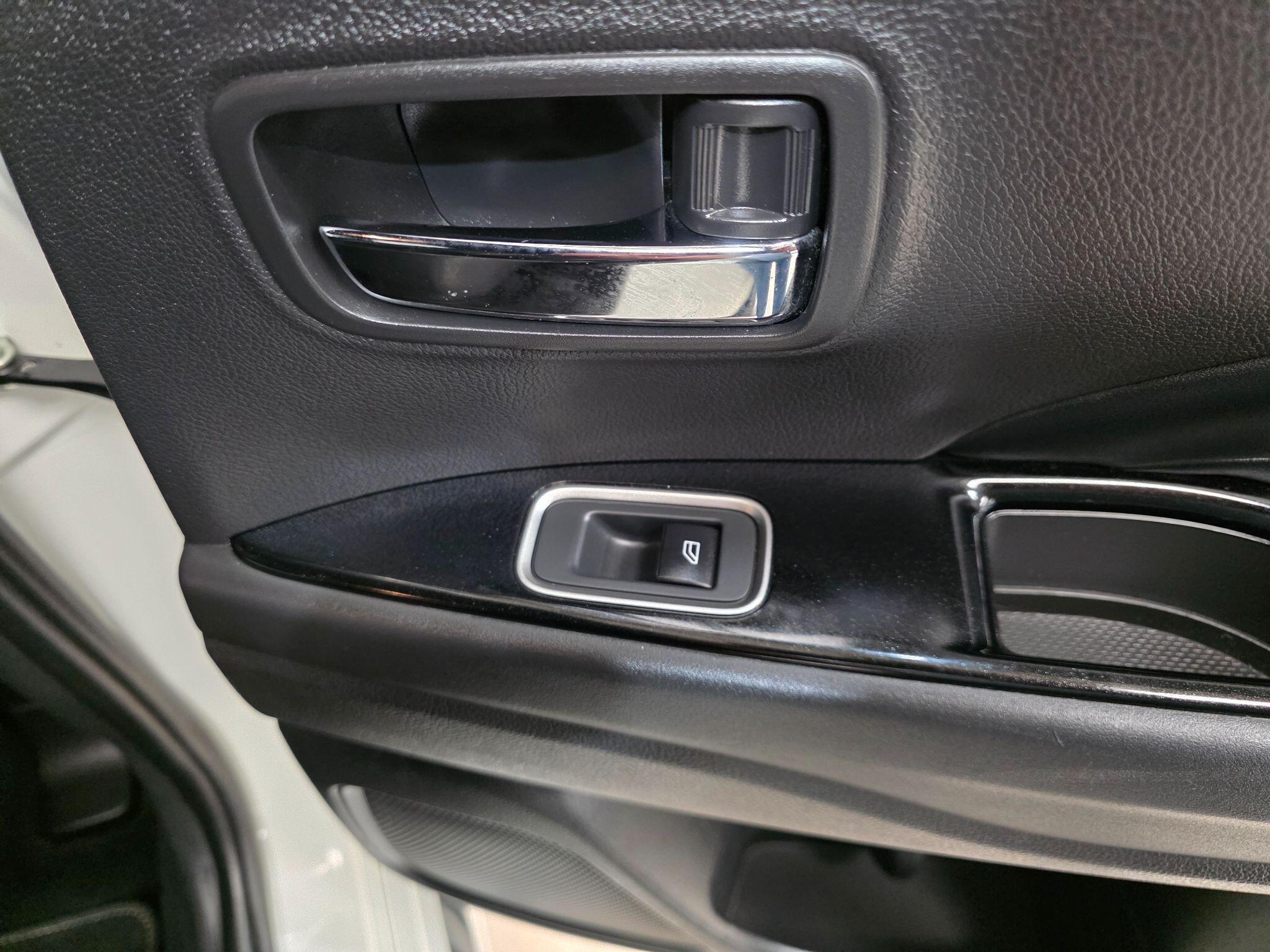 Mitsubishi Outlander view 21
