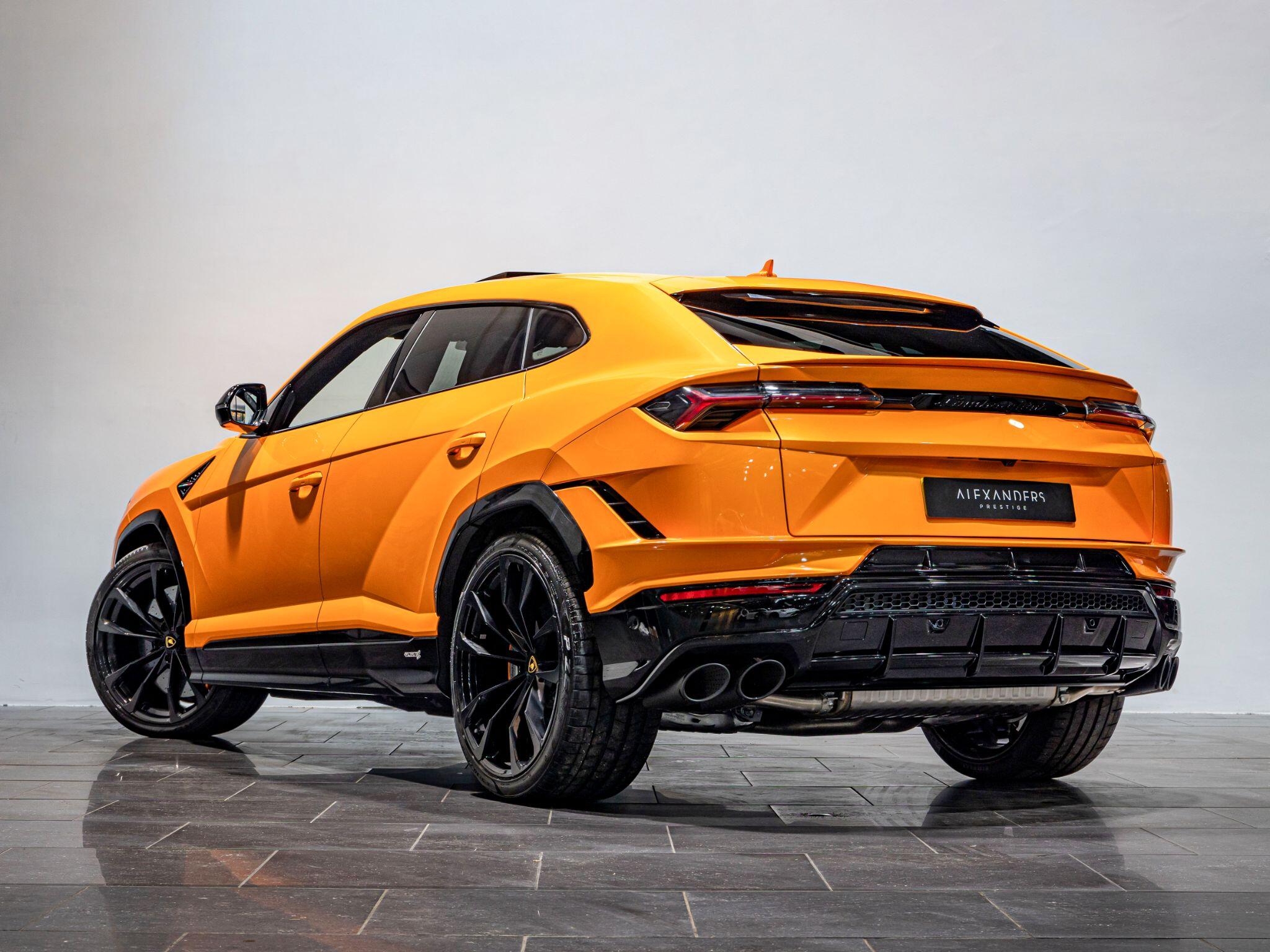 Lamborghini Urus view 5