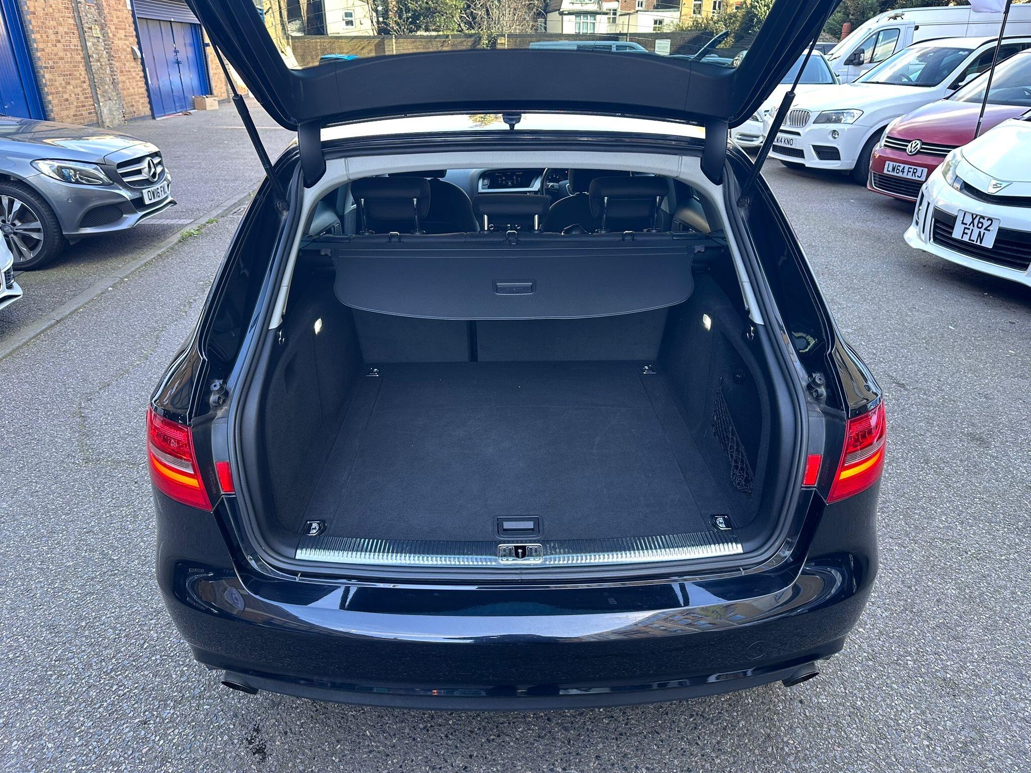 Audi A4 Avant view 41