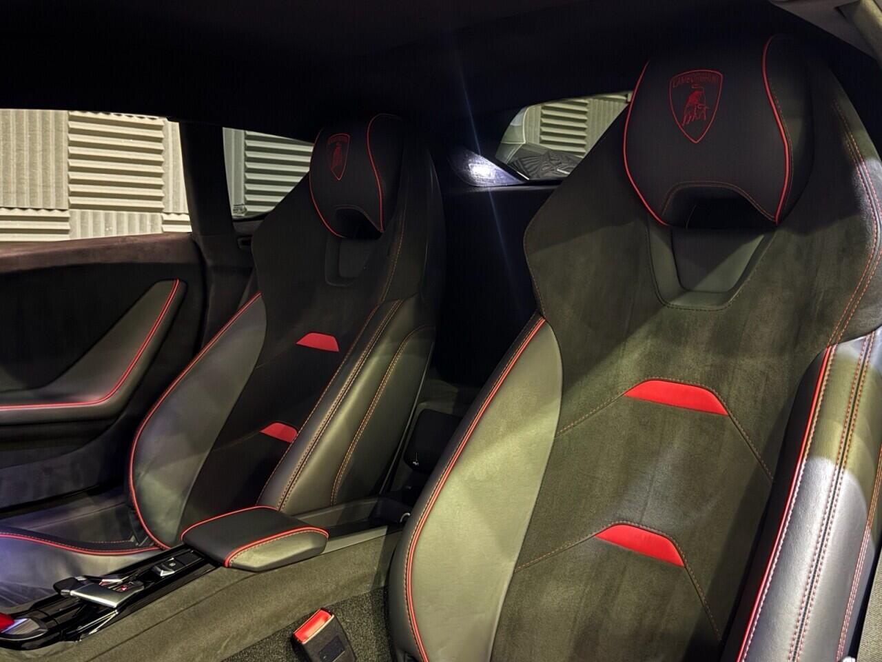 Lamborghini Huracan view 23