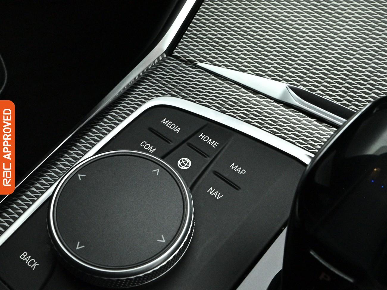BMW 3 Series view 18