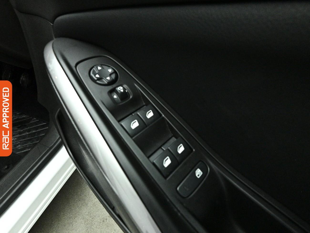 Vauxhall Grandland view 24